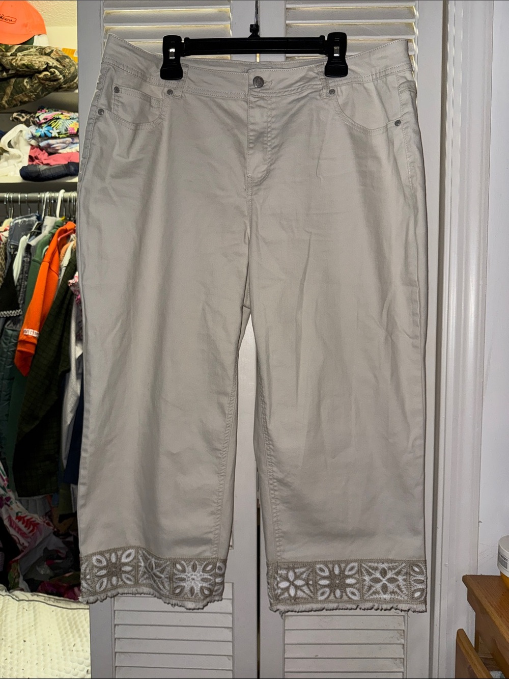 Women's Cropped Jeans with Embroidered Hem - Cream